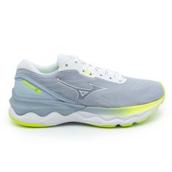 Buty do biegania damskie Mizuno Wave Skyrise 3. Białe buty do biegania Mizuno, bez wzorów, z gumy, bez zapięcia, do biegania, mizuno wave. Za 819.99 zł.