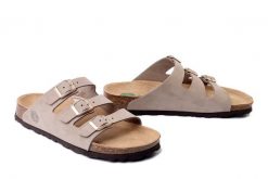 DR. BRINKMANN 701004-08 taupe, klapki damskie. Brązowe klapki Dr. Brinkmann, bez wzorów, ze skóry, bez obcasa, bez zapięcia. Za 229.42 zł.