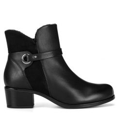 Botki Go Soft. Czarne botki GO SOFT, bez wzorów, bez obcasa, na płaskiej podeszwie, bez zapięcia. Za 174.99 zł.