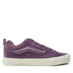 Tenisówki Vans. Czerwone trampki Vans, bez wzorów, bez zapięcia. Za 269.99 zł.