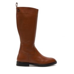 Kozaki Tommy Hilfiger. Brązowe kozaki Tommy Hilfiger, bez wzorów, bez obcasa, na płaskiej podeszwie, bez zapięcia. Za 699.99 zł.