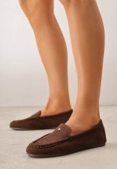 Brązowe Mokasyny VICES ze Skórzaną Wkładką i Metalową Ozdobą Aquilin. Brązowe mokasyny Born2be, z aplikacjami, z materiału, z okrągłym noskiem. Za 89.99 zł.