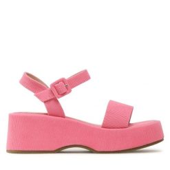 Sandały DeeZee. Czerwone sandały DeeZee, bez wzorów, bez obcasa, na koturnie, bez zapięcia. Za 169.99 zł.