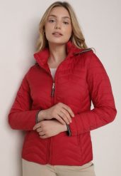 Czerwona Pikowana Kurtka Przejściowa z Ozdobną Lamówką przy Kapturze Tidorna. Czerwone kurtki Born2be, l, bez wzorów, z jeansu, eleganckie, bez kaptura. Za 89.99 zł.