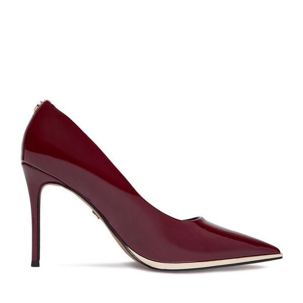 Szpilki Nine West. Czerwone szpilki Nine West, bez wzorów, bez obcasa, na szpilce, bez zapięcia. Za 249.99 zł.