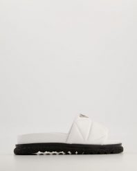PIKOWANE KLAPKI 083192035 WHITE. Białe klapki Venezia, bez wzorów, ze skóry, bez obcasa, bez zapięcia. Za 279.00 zł.