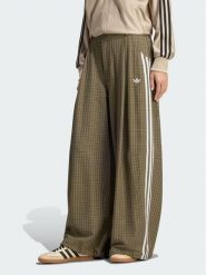 Adidas Spodnie materiałowe Checks LE8308 Khaki Wide Leg. Brązowe spodnie materiałowe adidas, bez wzorów, z materiału. Za 369.99 zł.