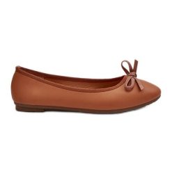 Baleriny Eko Skórzane Z Kokardką Camel Sandelal brązowe. Brązowe baleriny bez wzorów, ze skóry, eleganckie, bez obcasa, bez zapięcia. Za 89.25 zł.