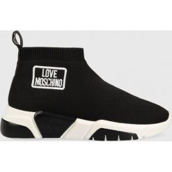 Love Moschino sneakersy kolor czarny. Czarne buty sportowe lifestyle Love Moschino, bez wzorów, z gumy, sportowe, z okrągłym noskiem, bez zapięcia. W wyprzedaży za 539.99 zł.