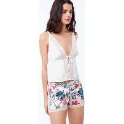 Etam - Szorty piżamowe Maeva. Piżamy marki Etam. W wyprzedaży za 59.90 zł.