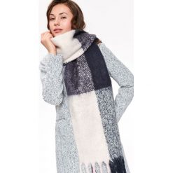 SZALIK DAMSKI. Szaliki i kominy marki TOP SECRET. W wyprzedaży za 24.99 zł.