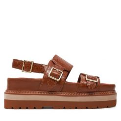 Sandały Clarks. Brązowe sandały Clarks, bez wzorów, bez obcasa, na płaskiej podeszwie, bez zapięcia. Za 539.99 zł.