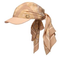 Czapka z daszkiem Guess. Brązowe czapki z daszkiem Guess, z aplikacjami. Za 234.99 zł.