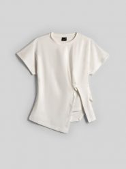 4F T-shirt slim z marszczeniem damski - biały S. Białe t-shirty 4f, m, bez wzorów, z dzianiny, klasyczne, bez kołnierzyka, bez ramiączek. Za 89.99 zł.