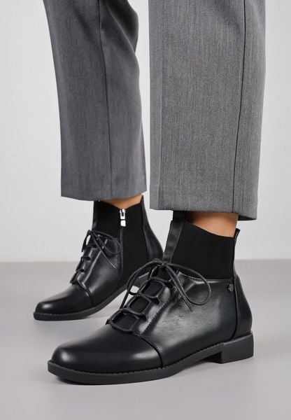 Czarne Sznurowane Botki Vices z Elastycznymi Wstawkami Ganddie. Czarne botki Born2be, bez wzorów, z jeansu, klasyczne, bez obcasa, na płaskiej podeszwie, bez zapięcia. Za 109.99 zł.