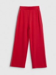 4F Spodnie dresowe z szerokimi nogawkami damskie - czerwone S. Czerwone spodnie dresowe 4f, bez wzorów, z dresówki. Za 159.99 zł.