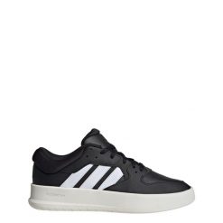 Buty Court 24. Białe buty treningowe adidas, bez wzorów, bez zapięcia. W wyprzedaży za 257.80 zł.