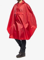 Peleryna turystyczna Trekmates Rove Poncho - chilli pepper. Czerwone kurtki przeciwdeszczowe TREKMATES, na zimę, bez wzorów, z materiału, bez kaptura, rowerowe. Za 207.99 zł.