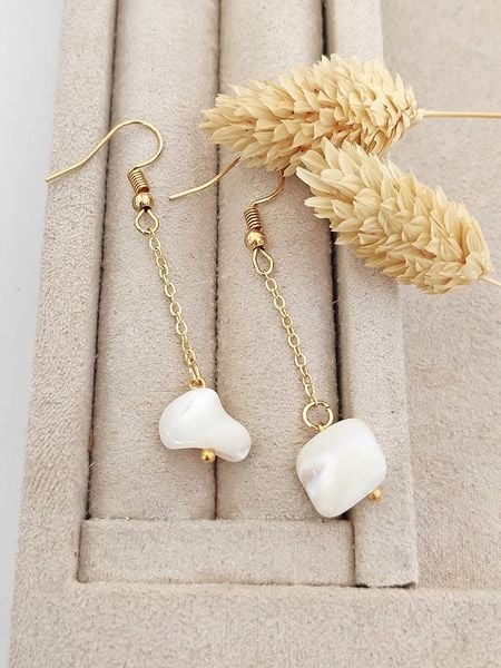 Luja Bijoux Pozłacane kolczyki z masą perłową rozmiar: onesize. Białe kolczyki Luja Bijoux, z perłą, pozłacane. Za 74.28 zł.
