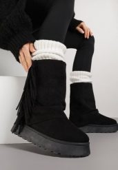 Czarne Botki w Stylu Śniegowców z Frędzlami i Cholewką Imitującą Nogawkę Sierafera. Czarne botki Born2be, bez wzorów, z jeansu, bez obcasa, na płaskiej podeszwie, bez zapięcia. Za 99.99 zł.