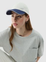 4F Czapka z daszkiem snapback uniseks - biała S/M. Białe czapki z daszkiem 4f, na lato, bez wzorów, z bawełny, klasyczne. W wyprzedaży za 29.99 zł.