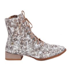 Skórzane Wzorzyste Botki Na Płaskim Obcasie Maciejka 06391-25 Beżowe beżowy. Brązowe botki bez wzorów, ze skóry, za kostkę, bez obcasa, na obcasie, bez zapięcia. Za 591.40 zł.