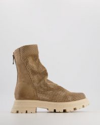 AŻUROWE BOTKI RX550 ING TORTOR. Botki Venezia, w ażurowe wzory, ze skóry, bez obcasa, bez zapięcia. Za 529.00 zł.
