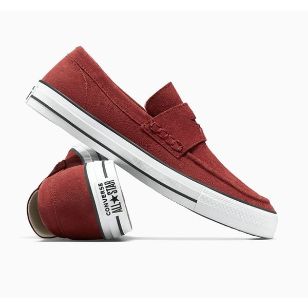 Buty sportowe Converse Chuck Taylor All Star Loafer. Czerwone buty sportowe lifestyle Converse, bez wzorów, z zamszu, retro, bez zapięcia. Za 490.00 zł.