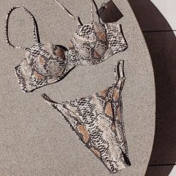 Dwuczęściowy strój kąpielowy wężowy wzór plaża basen Kathyrn. Bikini Intica, bez wzorów, z materiału, klasyczne. Za 149.00 zł.