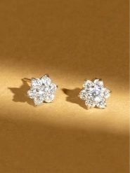 OR ÉCLAT Złote kolczyki-wkrętki "Le Messager Blanc" z cyrkoniami rozmiar: onesize. Szare kolczyki Or Éclat, z cyrkonią, złote. Za 391.99 zł.