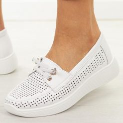 Białe ażurowe skórzane półbuty damskie T.Sokolski 638. Białe półbuty wsuwane Sokolski, na jesień, w ażurowe wzory, z jeansu, casualowe, z okrągłym noskiem, bez obcasa, na płaskiej podeszwie. Za 219.00 zł.