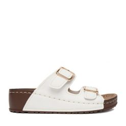 Klapki Go Soft. Białe klapki GO SOFT, bez wzorów, bez obcasa, bez zapięcia. Za 99.99 zł.