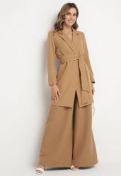 Ciemnobeżowa Marynarka Sukienkowa z Paskiem i Usztywnionymi Ramionami Etinella. Brązowe marynarki i żakiety Born2be, l, bez wzorów, z jeansu, klasyczne, bez ramiączek. Za 119.99 zł.