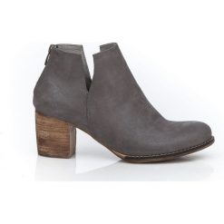 Botki z suwakiem z tyłu - skóra naturalna - model 501 - kolor szary. Szare botki Zapato, bez wzorów, z jeansu, biznesowe, przed kostkę, bez obcasa, na obcasie, bez zapięcia. Za 409.00 zł.