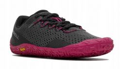 Buty biegowe dla kobiet Merrell Vapro Glove 6. Czerwone buty do biegania Merrell, bez wzorów, z materiału, bez zapięcia, do biegania. Za 658.00 zł.