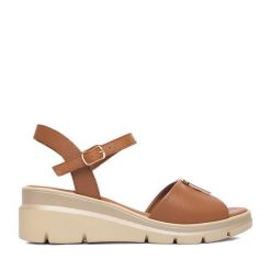 Sandały Lasocki. Brązowe sandały Lasocki, bez wzorów, bez obcasa, na koturnie, bez zapięcia. Za 179.99 zł.