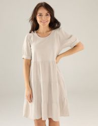 Gładka sukienka z przeszyciami. Brązowe sukienki Unisono, l, bez wzorów, z bawełny, bez kołnierzyka, bez ramiączek, mini, rozkloszowane. Za 149.00 zł.