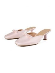 Loft37 Klapki w kolorze jasnoróżowym rozmiar: 38. Różowe klapki loft37, bez wzorów, klasyczne, bez obcasa, na szpilce, bez zapięcia. Za 347.99 zł.