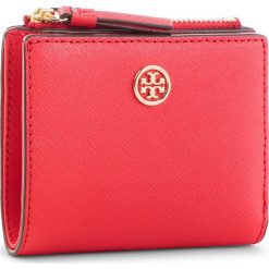 Mały Portfel Damski TORY BURCH - Robinson Mini Wallet 52703 Brilliant Red 612. Czerwone portfele Tory Burch, ze skóry. Za 599.00 zł.