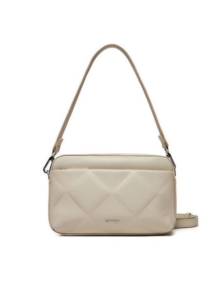 Calvin Klein Torebka Diamond Quilt Camera Bag W/Pkt K60K612907 Beżowy. Brązowe listonoszki Calvin Klein, bez wzorów, ze skóry, bez dodatków. Za 259.99 zł.