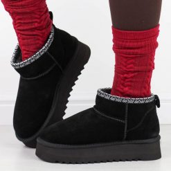 Czarne skórzane ciepłe zimowe mukluki, eskimoski T.Sokolski 530. Czarne śniegowce Sokolski, bez wzorów, ze skóry, bez zapięcia. Za 199.00 zł.