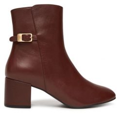 Botki HÖGL. Czerwone botki Högl, bez wzorów, bez obcasa, na słupku, bez zapięcia. Za 719.99 zł.