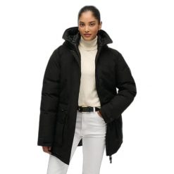 Damska kurtka puchowa Superdry City. Czarne kurtki Superdry, bez wzorów, z puchu, bez kaptura. W wyprzedaży za 750.25 zł.