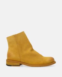 Botki zamszowe w kolorze żółtym M014SUYEOBB012. Żółte botki Venezia, bez wzorów, ze skóry, bez obcasa, bez zapięcia. Za 599.00 zł.
