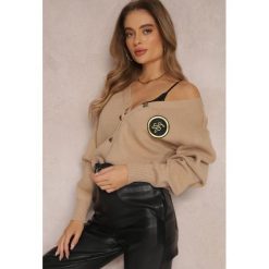 Beżowy Kardigan z Wiskozy Xolina. Brązowe swetry Renee, z aplikacjami, z wiskozy, bez ramiączek. W wyprzedaży za 175.99 zł.