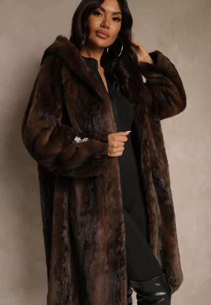 Brązowy Długi Płaszcz Futerko z Kapturem Zdobiony Eleganckimi Guzikami Esavia. Brązowe płaszcze Renee, l, z aplikacjami, z dzianiny, eleganckie, z kapturem. Za 429.99 zł.