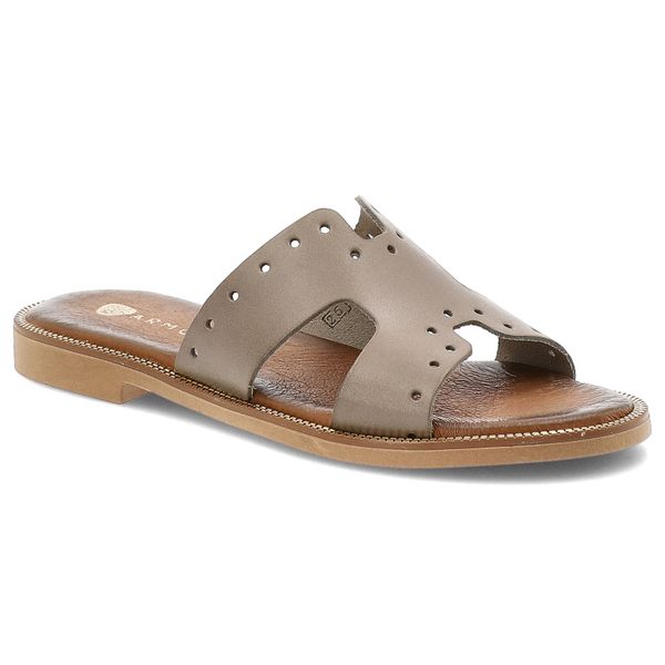 Szare Klapki Armodo Wsuwane Obuwie Damskie. Szare klapki Armodo, w ażurowe wzory, ze skóry, eleganckie, bez obcasa, na płaskiej podeszwie, bez zapięcia. Za 209.00 zł.