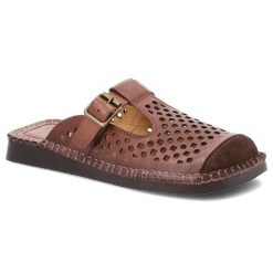 Klapki damskie Artiker, cholewka ze skóry naturalnej licowej perforowana cholewka wsuwany fason na płaskiej podeszwie, brązowe, 58C1012. Brązowe klapki Artiker, bez wzorów, ze skóry, bez obcasa, na płaskiej podeszwie, bez zapięcia. Za 299.00 zł.