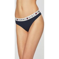 Tommy Hilfiger - Stringi. Niebieskie stringi Tommy Hilfiger, bez wzorów, z bawełny. W wyprzedaży za 69.90 zł.