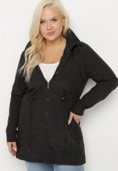Czarna Kurtka Parka z Odpinanym Kapturem Delavin. Czarne kurtki Born2be, plus size, bez wzorów, z jeansu, eleganckie. W wyprzedaży za 127.49 zł.